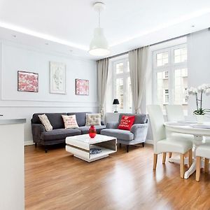 The Heart Of Old Town Apartments